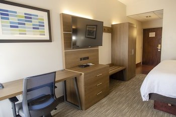 Holiday Inn Express Marshfield (Springfield Area)