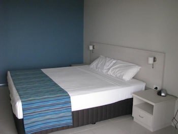 Cardwell Beachcomber Motel And Tourist Park