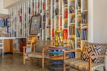 Postcard Inn on the Beach
