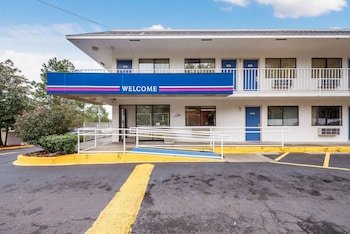 Motel 6 Birmingham Bessemer