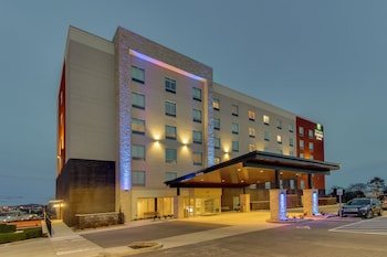 Holiday Inn Express & Suites Nashville MetroCenter Downtown