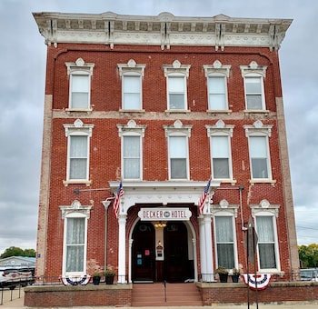 Decker Hotel
