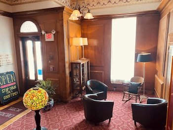 Decker Hotel
