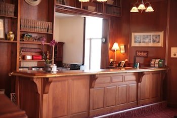 Decker Hotel