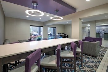 La Quinta Inn & Suites by Wyndham Snellville - Stone Mountain