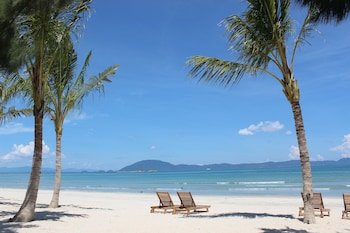 GM Doc Let Beach Resort And Spa