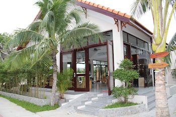 GM Doc Let Beach Resort And Spa