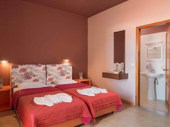 Petritos Rooms And Studios