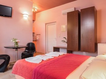 Petritos Rooms And Studios