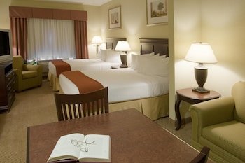 Holiday Inn Express Hotel & Suites Lucedale