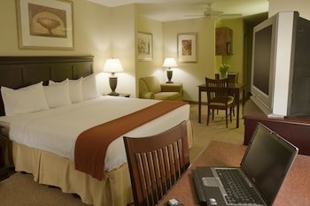Holiday Inn Express Hotel & Suites Lucedale