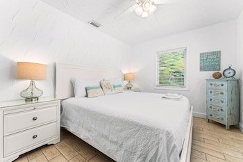 Crescent Street Villas by Beachside Management