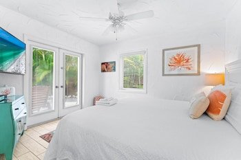 Crescent Street Villas by Beachside Management