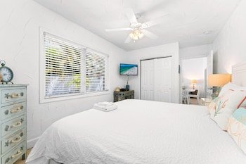 Crescent Street Villas by Beachside Management