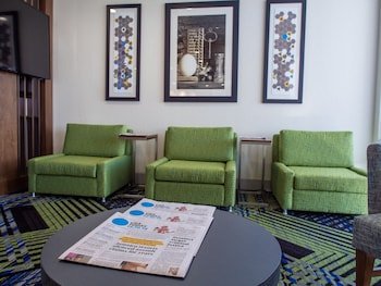 Holiday Inn Express & Suites Oklahoma City Airport