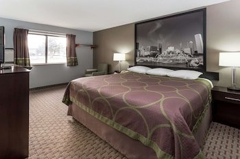 Super 8 by Wyndham Mundelein/Libertyville Area