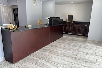 Super 8 by Wyndham Portsmouth Norfolk
