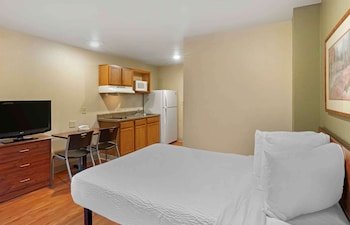 Extended Stay America Select Suites Kansas City South I-49