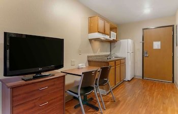 Extended Stay America Select Suites Kansas City South I-49