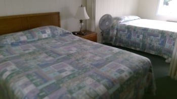 Village Green Motel