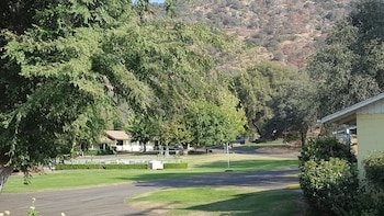 Lazy J Ranch - Americas Best Value Inn