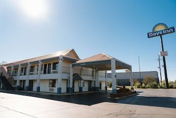 Days Inn by Wyndham Monroe