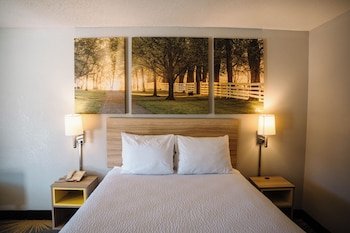 Days Inn by Wyndham Monroe