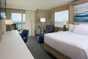 Crowne Plaza Melbourne Oceanfront
