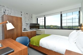 The Lismore Hotel Eau Claire - a DoubleTree by Hilton Hotel