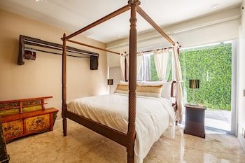 Magia Beachside Condo Hotel