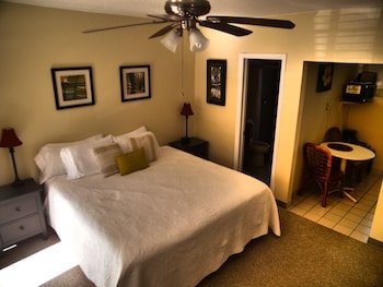 Mar Bay Motel & Suites
