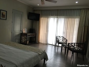 Linaw Beach Resort