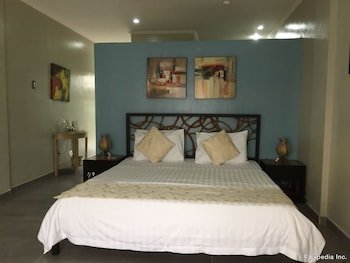 Linaw Beach Resort