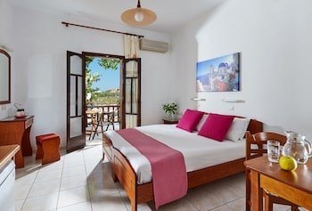 Paul Marie Hotel & Bungalows