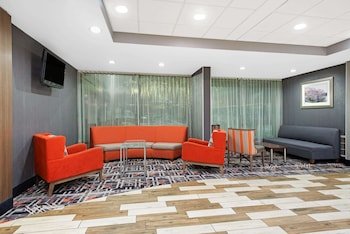 La Quinta Inn & Suites by Wyndham DC Metro Capital Beltway