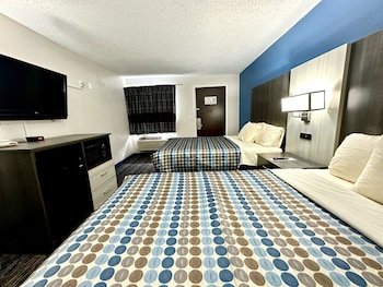 Red Carpet Inn Orchard Park