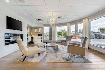 Comfort Inn & Suites Pacific - Auburn