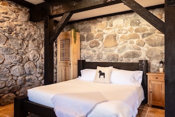 Horsefeathers Hotel