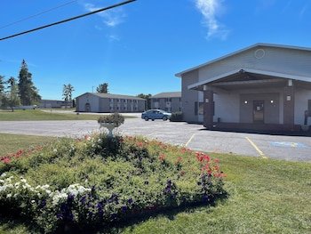 Hotel Iron Mountain Inn & Suites