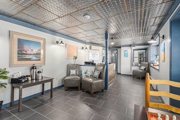 Snyder's Shoreline Inn