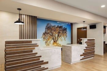 La Quinta Inn & Suites by Wyndham Santa Clarita - Valencia