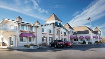Magnuson Grand Pioneer Inn & Suites