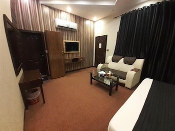 Gulberg Continental Hotel