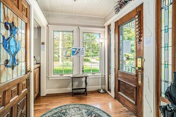Yelton Manor Bed & Breakfast