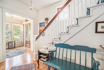 Yelton Manor Bed & Breakfast