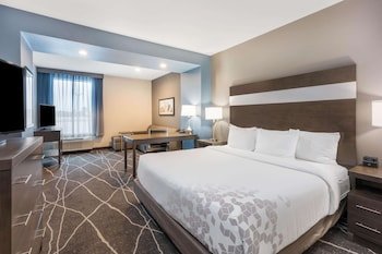 La Quinta Inn and Suites by Wyndham Houston Spring South