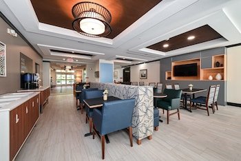 Holiday Inn Express Hotel & Suites Charlotte Southeast - Matthew