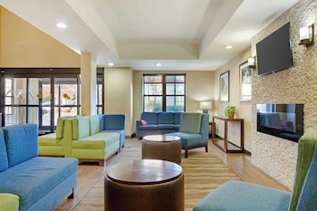 Comfort Suites Hanes Mall
