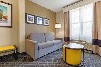 Comfort Suites Hanes Mall