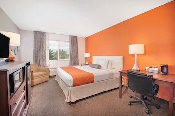 Howard Johnson by Wyndham Oacoma Hotel & Suites